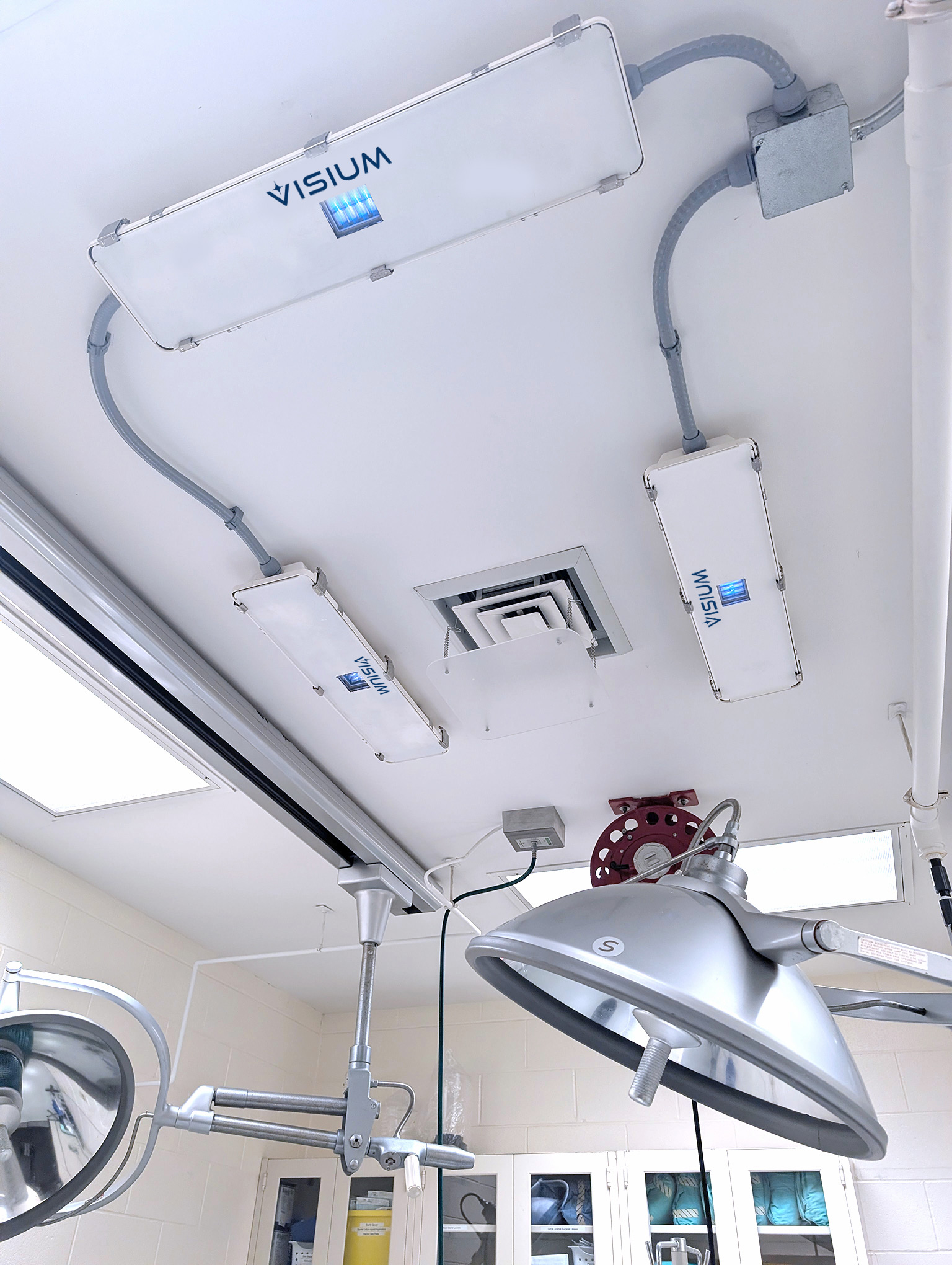 Visium Apex Far-UVC fixture at Minnesota Zoo surgery suite